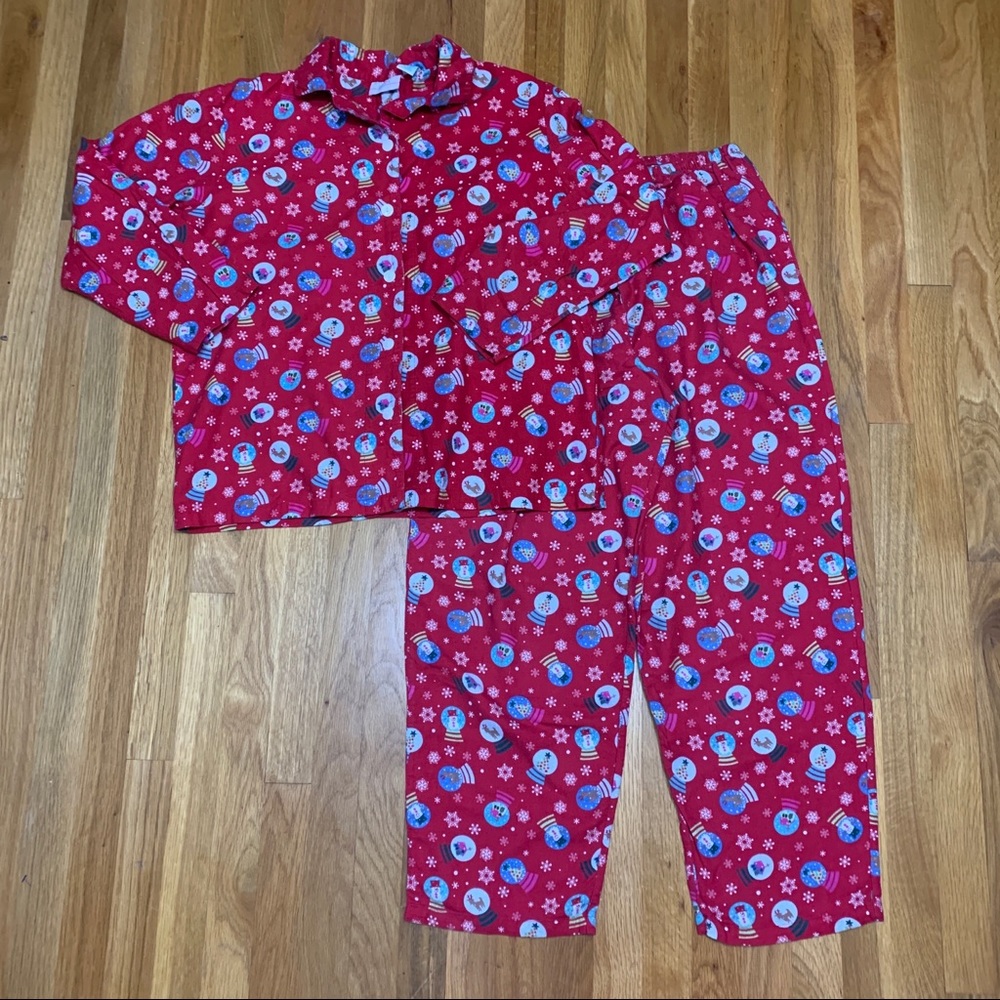 Women’s Christmas pajamas set gets you ready for the holidays.  Size Medium